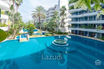 BAAN CHAI TALAY : 2 Bed Beachfront condo with Pool view