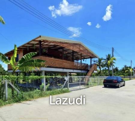 Countryside Thai and Western style house on stilt with open view