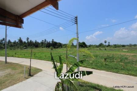 Countryside Thai and Western style house on stilt with open view